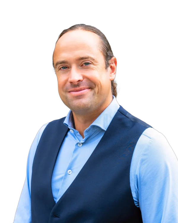 Lawyer smiling in a professional outfit, posing confidently against a neutral background.