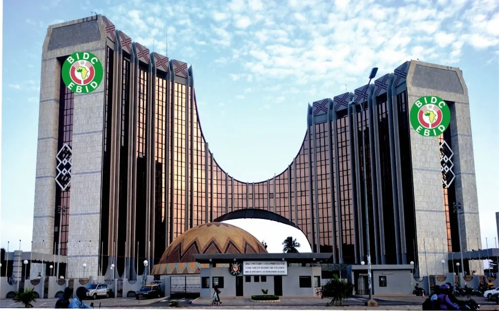 Modern multi-story building with distinctive archway, designed for business and legal purposes.